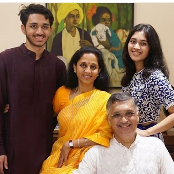 supriya-sule-s-daughter-revati-sule-marries-sarang-lakhani-shah-rukh