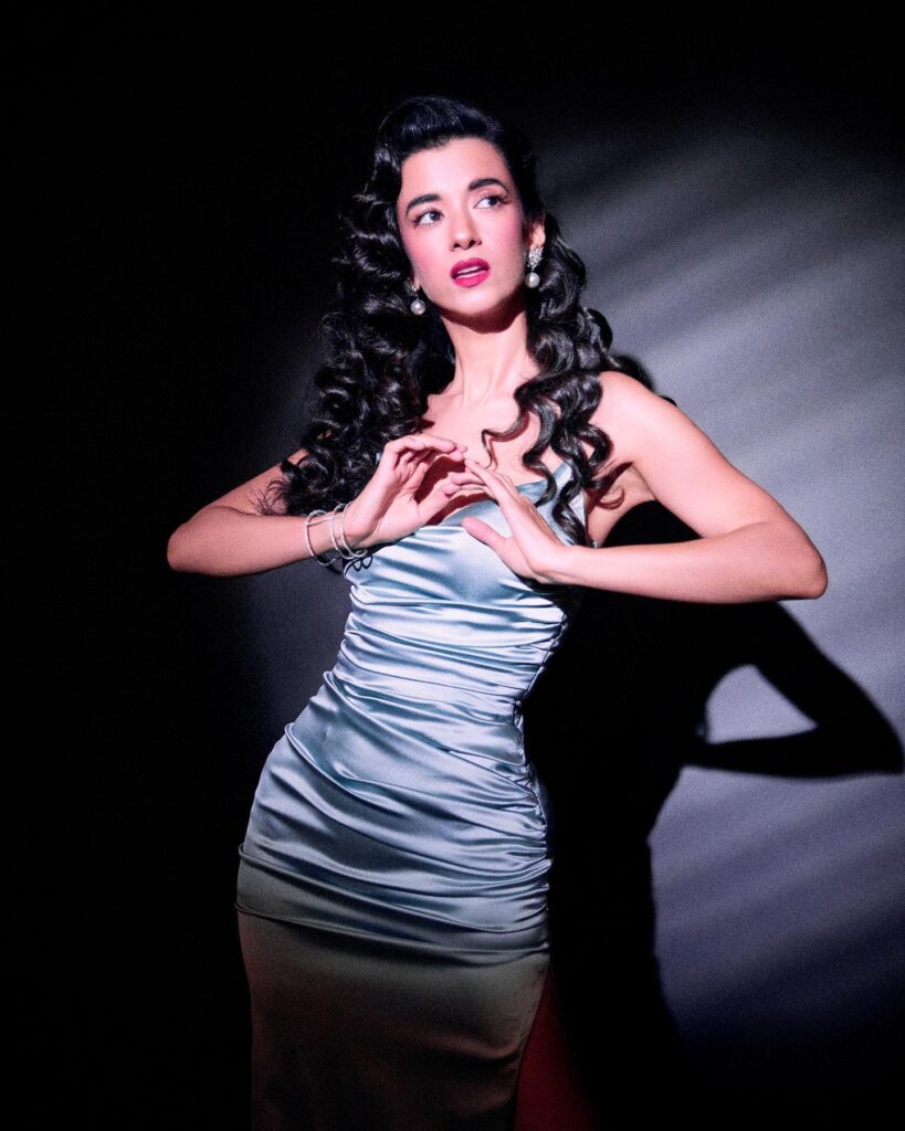 Saba Azad bra