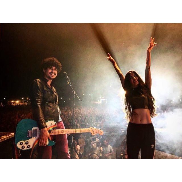 Saba Azad  navel