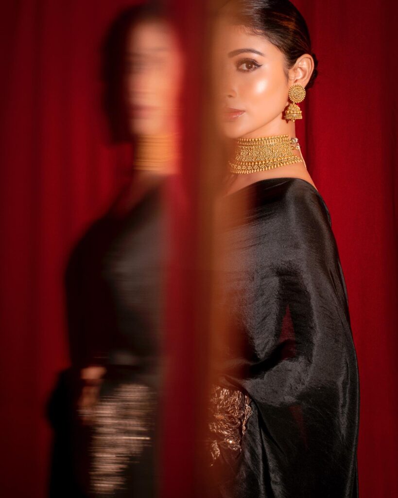Mouni Roy in saree