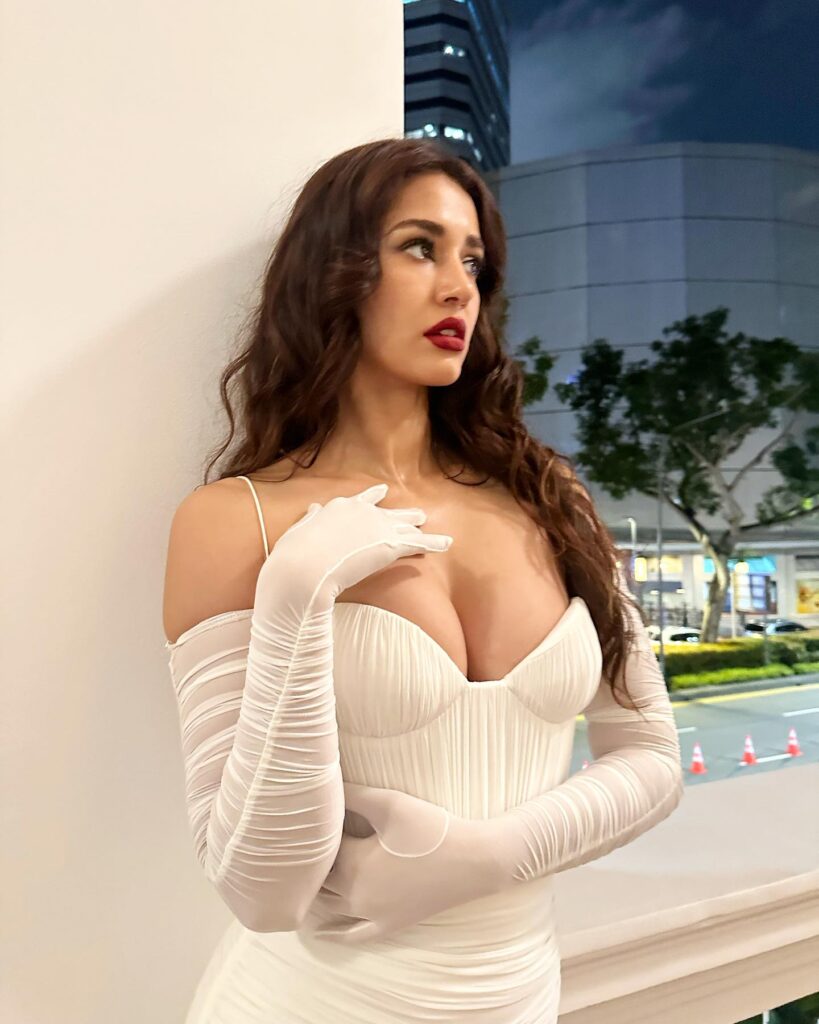 Disha Patani Awarapan 2
Disha Patani Awarapan 2 teaser
Disha Patani Awarapan 2 release date
Disha Patani Awarapan 2 cast
Disha Patani Awarapan 2 trailer
Emraan Hashmi Awarapan 2
Awarapan 2 teaser explained
Awarapan 2 movie release date
Awarapan 2 songs
Awarapan 2 story
Awarapan 2 movie cast
Disha Patani age
Disha Patani height
Disha Patani boyfriend
Disha Patani family
Disha Patani biography
Disha Patani net worth
Disha Patani upcoming movies
Disha Patani filmography
Emraan Hashmi upcoming movies
Shivam Pandit Awarapan 2
Awarapan 2 teaser reaction
Disha Patani latest news
Disha Patani movies list
Awarapan 2 latest updates
Disha Patani role in Awarapan 2
Awarapan 2 trailer release
Vishesh Films Awarapan 2
Nitin Kakkar Awarapan 2
Pulse by Anubhav Entertainment News