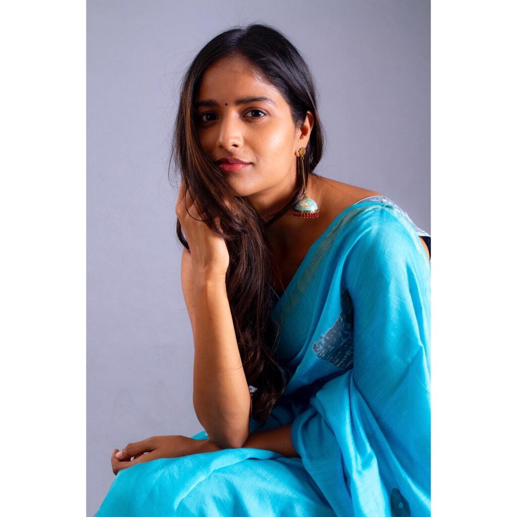 Shalini Kondepudi Sing Geetham
Shalini Kondepudi Biography
Shalini Kondepudi Age
Shalini Kondepudi Height
Shalini Kondepudi Husband
Shalini Kondepudi Family
Shalini Kondepudi Movies List
Shalini Kondepudi Instagram
Shalini Kondepudi Kubera Kubera Song
Sing Geetham Cast
Sing Geetham Release Date
Sing Geetham Trailer
Sing Geetham Songs
Sing Geetham OTT Release Date
Sing Geetham Movie Review
Sing Geetham Story
Singeetham Srinivasa Rao New Movie
Nag Ashwin Sing Geetham
Devi Sri Prasad Sing Geetham Songs
My Dear Donga Shalini Kondepudi
Jayamma Panchayathi Shalini Kondepudi
Ahilya Bamroo Sing Geetham
Ayaan Sing Geetham
Kubera Kubera Song Lyrics
Telugu Musical Fantasy Movies