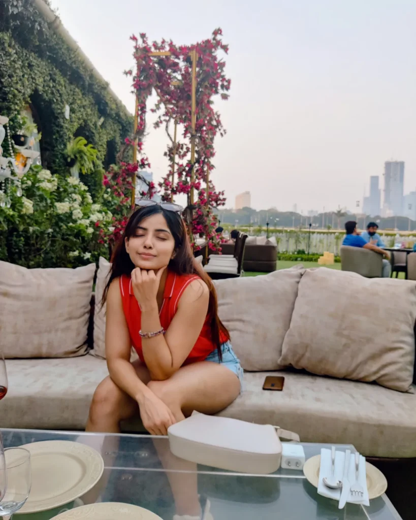 Kashmira Pardeshi Biography in English