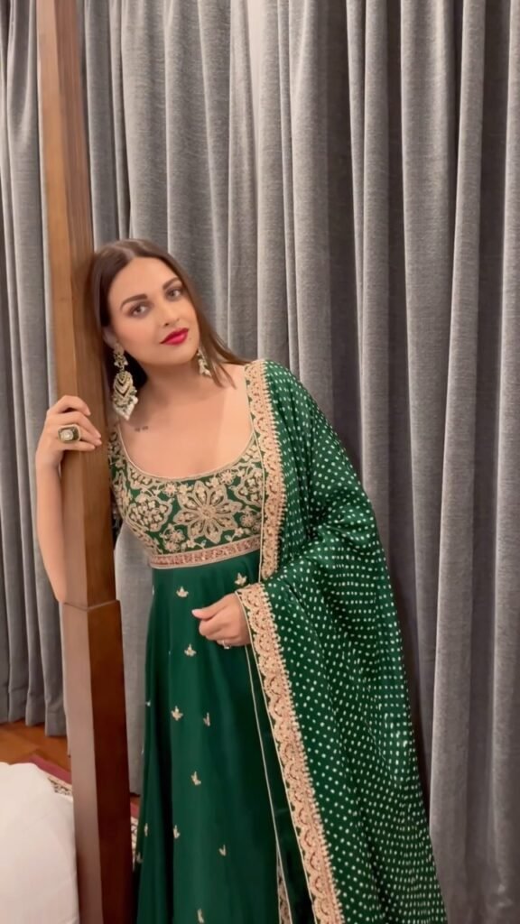 Himanshi Khurana biography