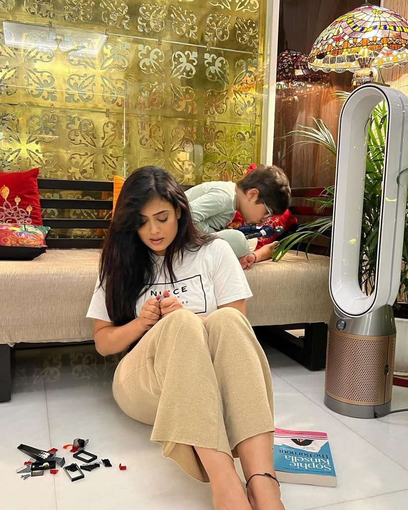Shweta Tiwari latest news
Shweta Tiwari The Traitors 2
Shweta Tiwari online abuse
Shweta Tiwari sexist comments
Shweta Tiwari Instagram post
Shweta Tiwari Raj Thackeray
Shweta Tiwari Marathi trolls
Shweta Tiwari biography
Shweta Tiwari age and family
Shweta Tiwari husband and children
Shweta Tiwari movies and TV shows
Shweta Tiwari Kasautii Zindagii Kay
Shweta Tiwari Bigg Boss 4 winner
Shweta Tiwari Palak Tiwari
The Traitors 2 contestants
The Traitors 2 Shweta Tiwari and Mallika Sherawat