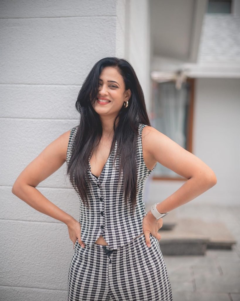 Shweta Tiwari latest news
Shweta Tiwari The Traitors 2
Shweta Tiwari online abuse
Shweta Tiwari sexist comments
Shweta Tiwari Instagram post
Shweta Tiwari Raj Thackeray
Shweta Tiwari Marathi trolls
Shweta Tiwari biography
Shweta Tiwari age and family
Shweta Tiwari husband and children
Shweta Tiwari movies and TV shows
Shweta Tiwari Kasautii Zindagii Kay
Shweta Tiwari Bigg Boss 4 winner
Shweta Tiwari Palak Tiwari
The Traitors 2 contestants
The Traitors 2 Shweta Tiwari and Mallika Sherawat