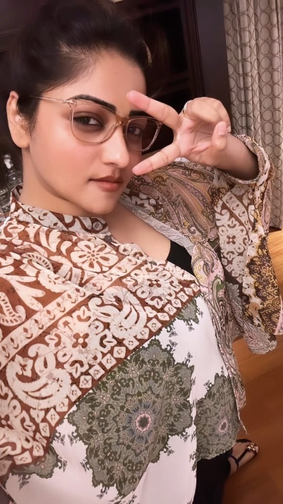 Rachita Ram
Rachita Ram viral video
Rachita Ram birthday
Rachita Ram birthday celebration
Rachita Ram fan viral video
Rachita Ram fan incident
Rachita Ram latest news
Rachita Ram movies
Rachita Ram age
Rachita Ram biography
Rachita Ram Bulbul
Rachita Ram Coolie
Rachita Ram upcoming movies
Rachita Ram Kannada actress
Rachita Ram fan interaction